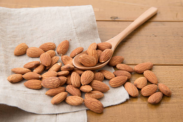 خرید و فروش مغز بادام درختی با شرایط فوق العاده