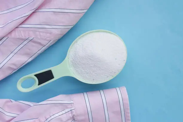 خرید و قیمت پودر لباسشویی مخصوص لباس‌های سفید + فروش صادراتی