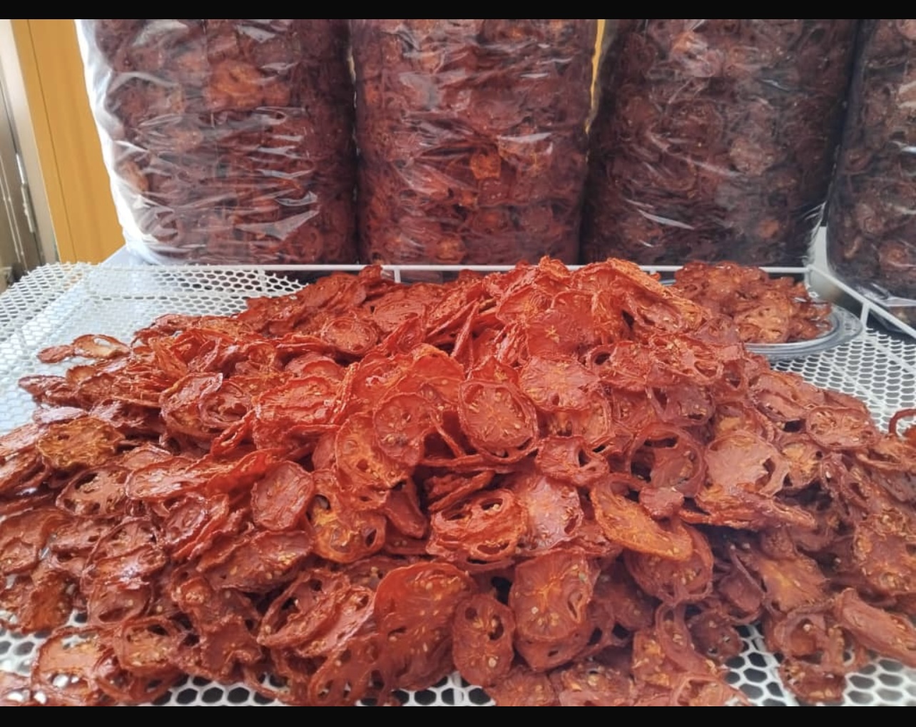 فروش عمده و جزئی گوجه خشک بدون مواد نگهدارنده برند کرشمه