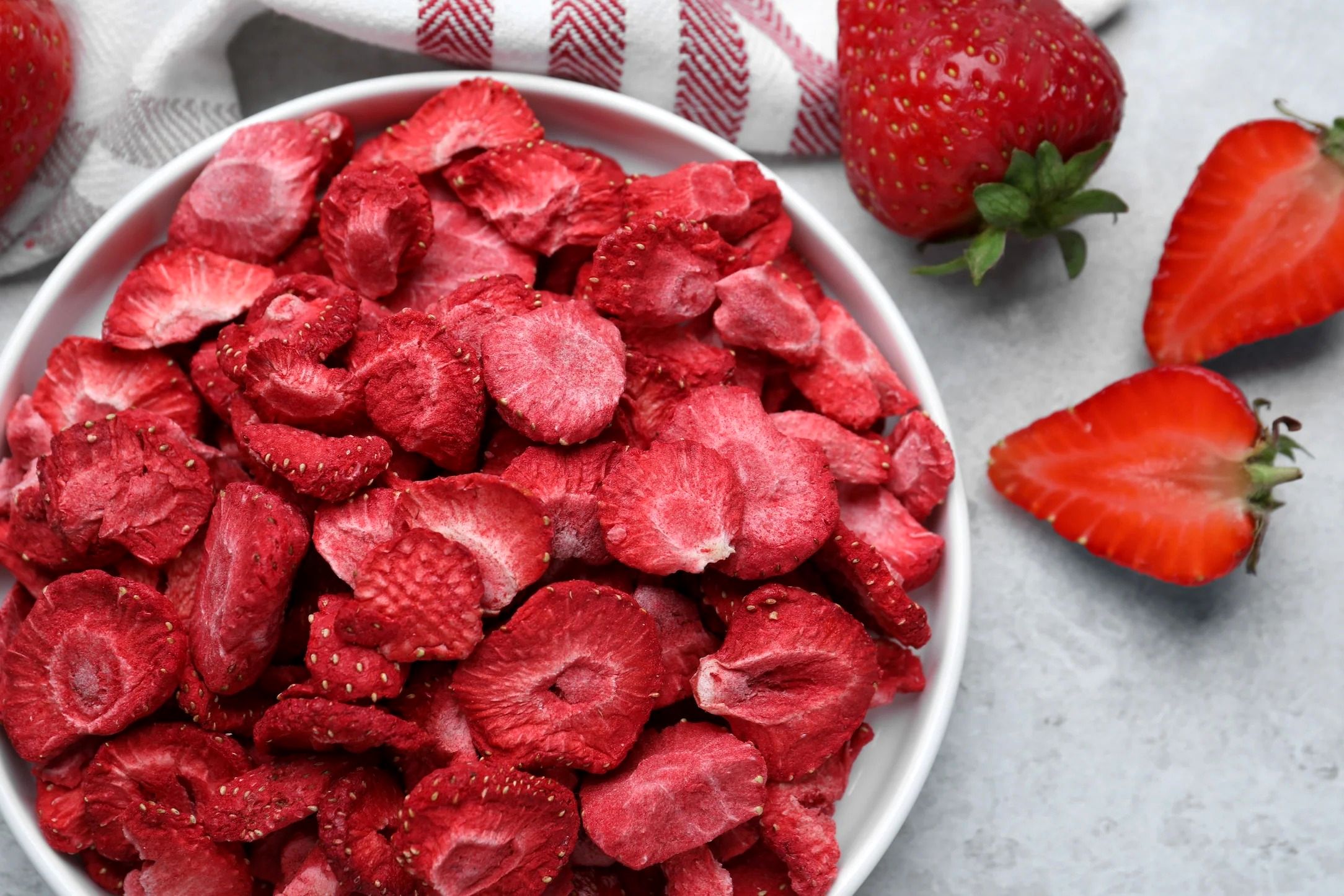 خرید توت فرنگی خشک حرارتی عمده به صرفه و ارزان