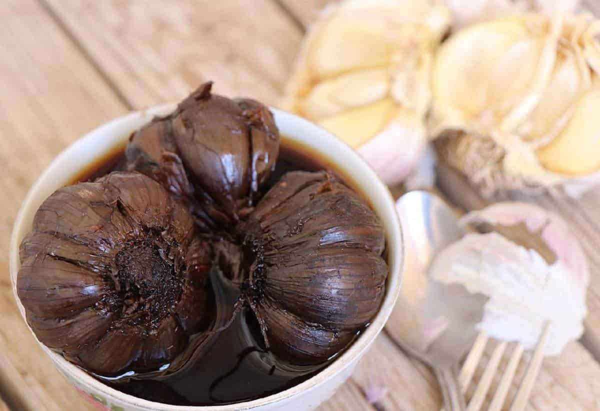 خرید سیر ترشی هفت ساله با شیره انگور + قیمت عالی باکیفیت