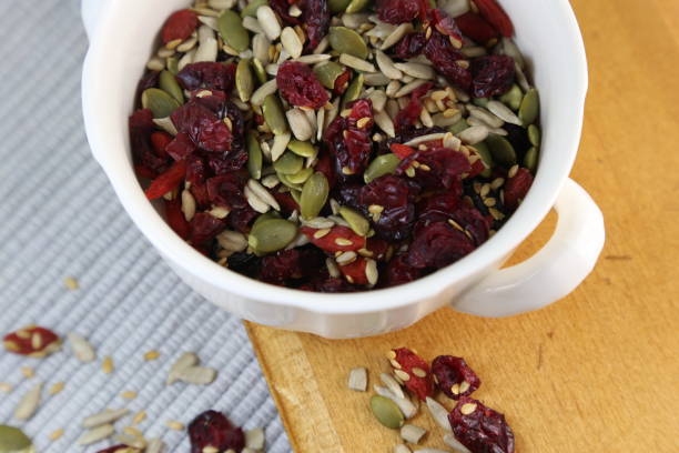 فروش گرانولا کرانبری تخم کدو + قیمت خرید به صرفه