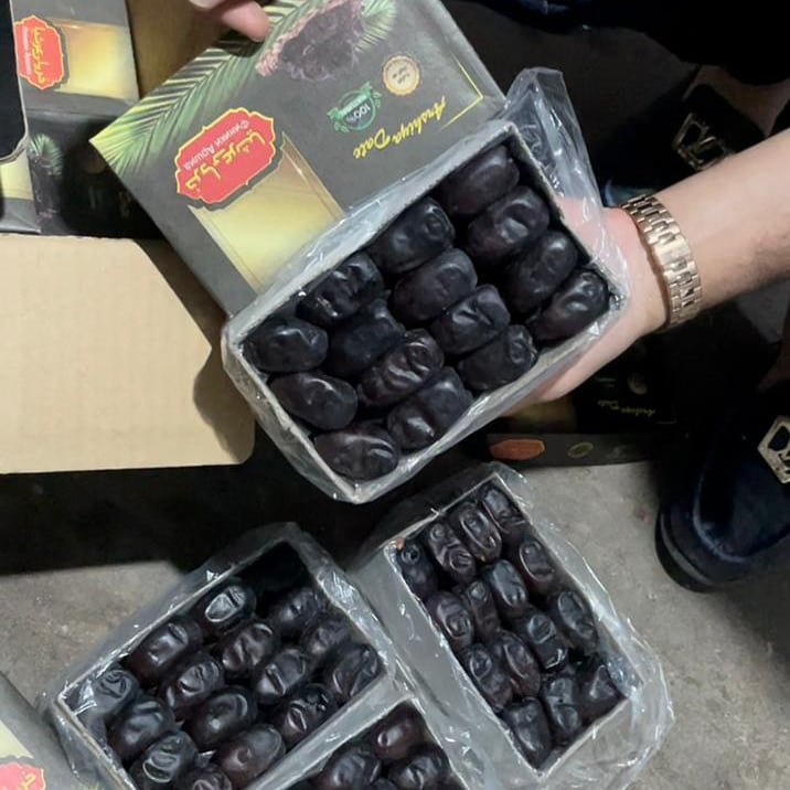 خرما مضافتی بسته بندی درجه یک کارتن مادر 7 کیلویی صادرات به کشور افغانستان و عراق