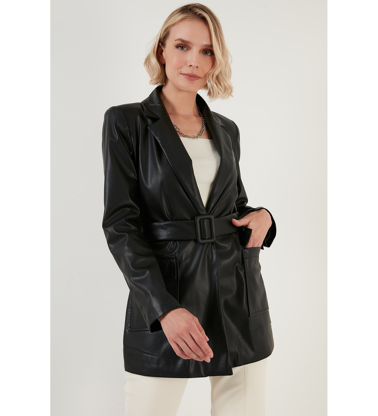 تصویر 4 از فروش پالتو چرم زنانه + قیمت خرید به صرفه