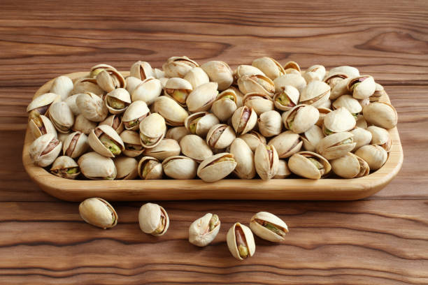 خرید و قیمت پسته احمد آقایی پوست استخوانی + فروش عمده