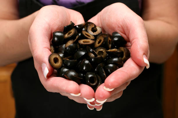 قیمت خرید زیتون اسلایس سیاه با فروش عمده