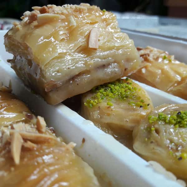 تصویر 3 از قیمت خرید باقلوا شیر عسلی + فروش ویژه