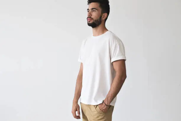 قیمت خرید تیشرت مردانه ساده سفید با فروش عمده