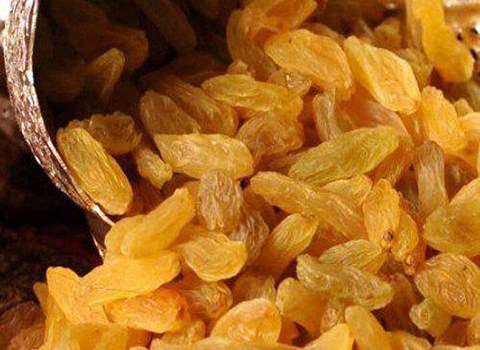 کشمش طلایی قلمی درجه یک کاشمر با بسته بندی عالی