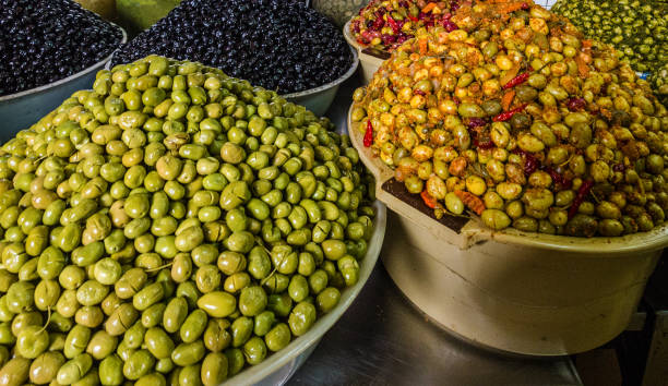 زیتون پرورده مخصوص شمال با ترکیب رب انار و سبزی معطر