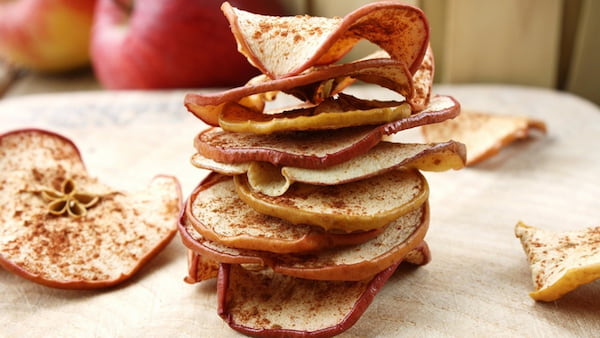 سیب خشک درجه یک با طعم طبیعی و ماندگاری بالا