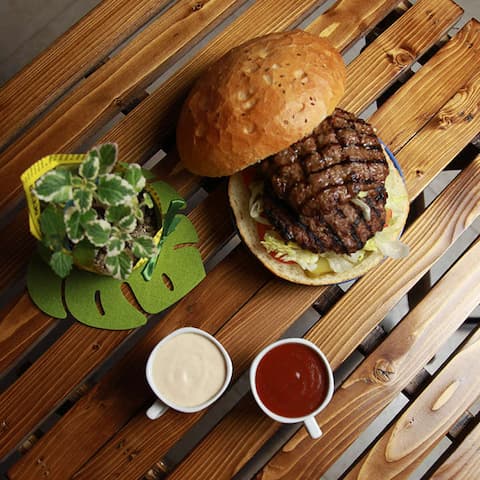 تصویر 3 از همبرگر مرغ درجه یک در طعم های مختلف