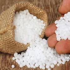 تصویر 1 از کود اوره سفید با ماندگاری و تأثیر طولانی در خاک