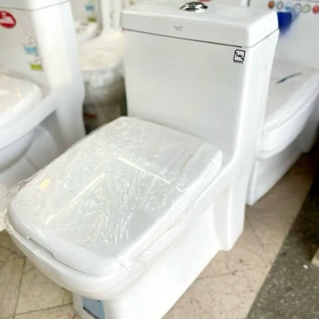 تصویر 2 از توالت فرنگی پایه دار سایز بزرگ مناسب سرویس‌های خانگی