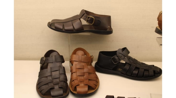 تصویر 5 از صندل مردانه اسپرت با روکش مقاوم و حس سبک در راه رفتن