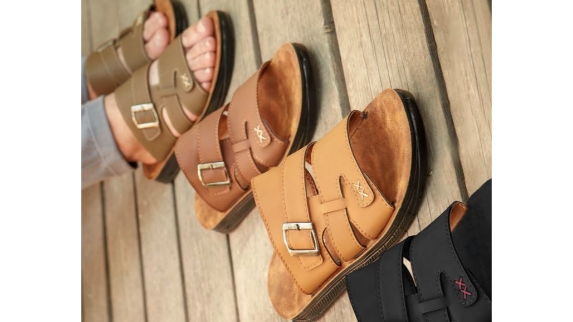 تصویر 4 از صندل مردانه طبی با کفی نرم و استاندارد برای پیاده‌ روی طولانی