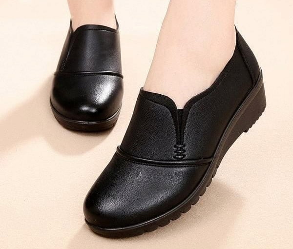 کفش زنانه طبی با راحتی فوق‌ العاده و طراحی شیک