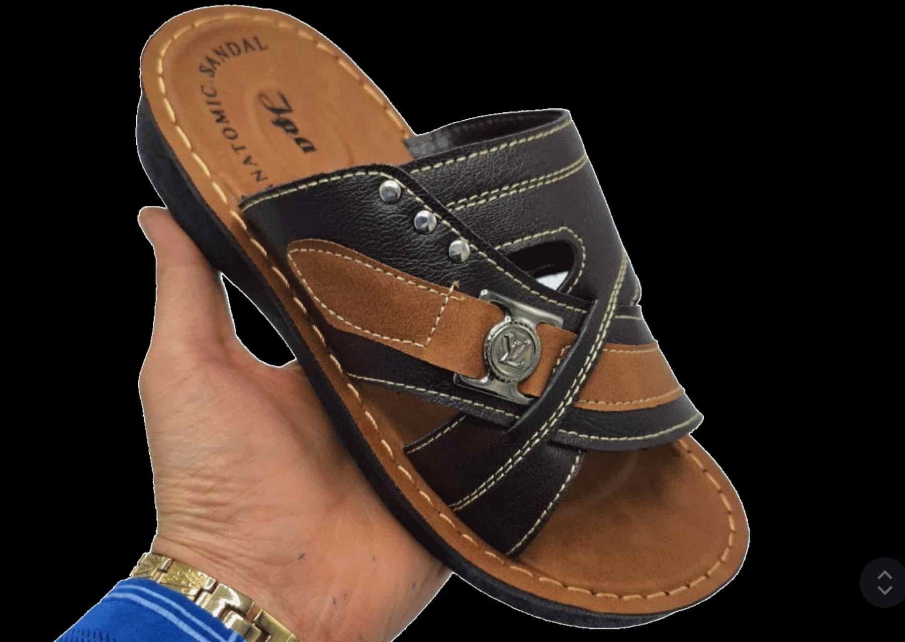 تصویر 1 از صندل مردانه چرم طبیعی با کفی نرم و تنفس‌ پذیر