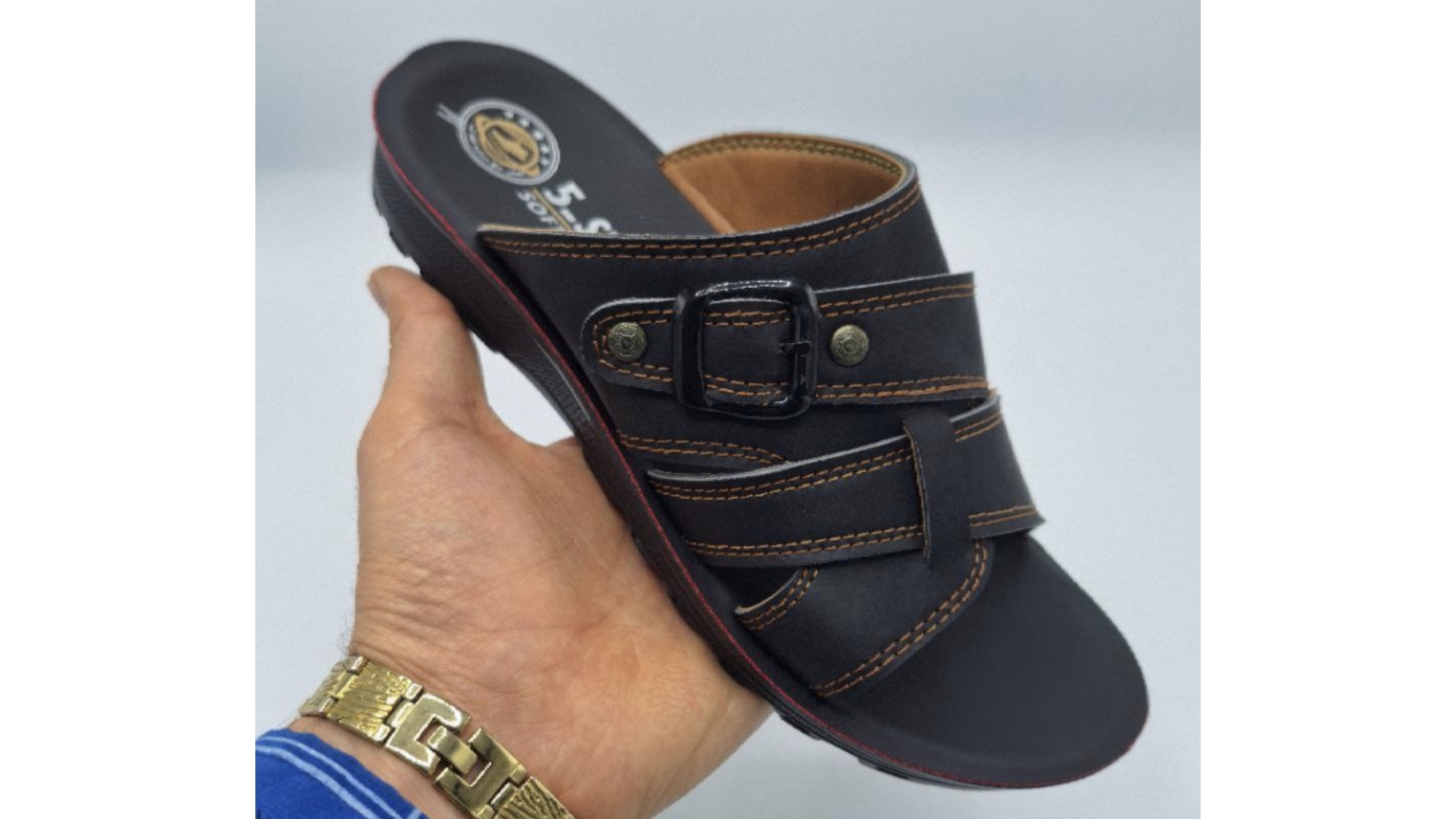 تصویر 3 از صندل مردانه چرم طبیعی با کفی نرم و تنفس‌ پذیر