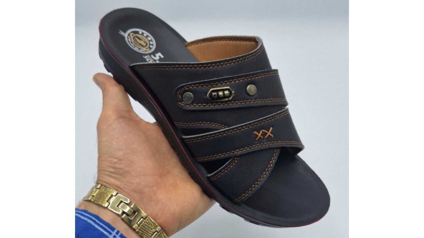 تصویر 4 از صندل مردانه چرم طبیعی با کفی نرم و تنفس‌ پذیر