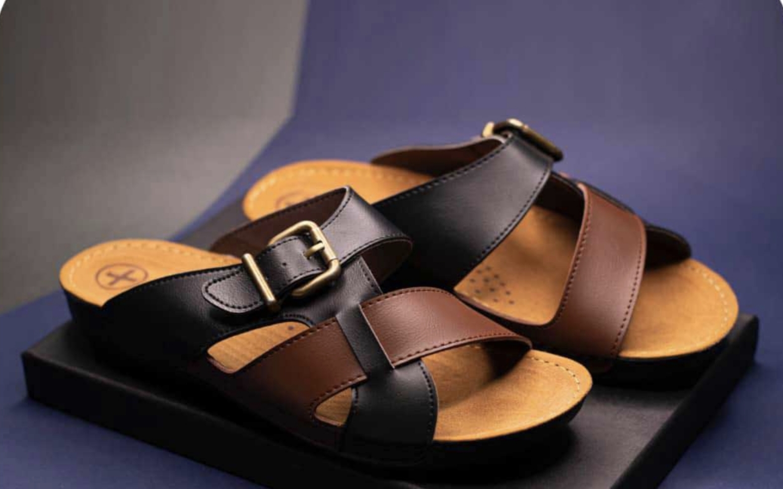 تصویر 4 از صندل مردانه اورجینال با ظاهری مینیمال