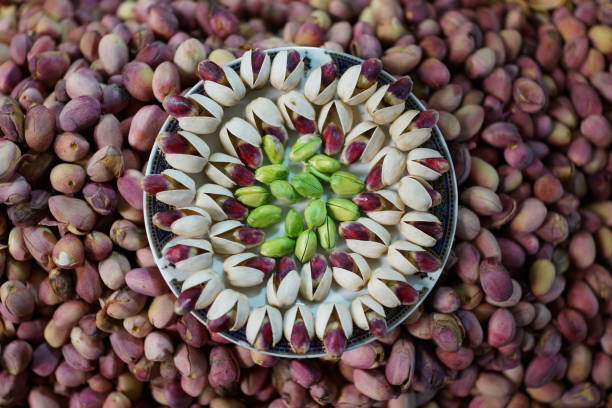 پسته احمد آقایی لب ماتیکی رفسنجان اصل