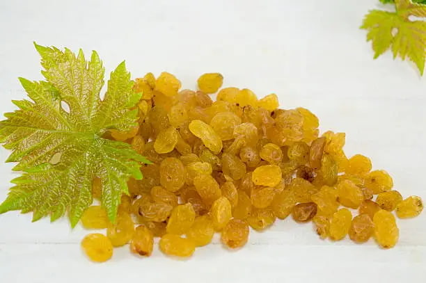 تصویر 1 از کشمش پلویی درجه یک انتخاب عالی برای انواع غذا ها