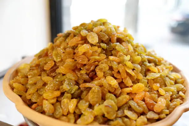 تصویر 4 از کشمش پلویی طلایی درخشان و تازه