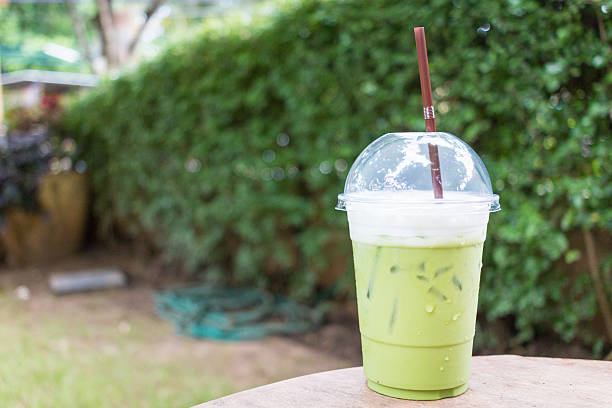 لیوان یکبار مصرف درب دار مناسب حمل آسان نوشیدنی