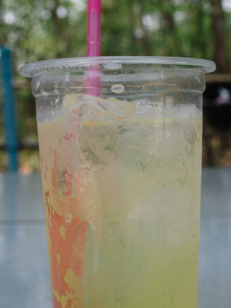 لیوان یکبار مصرف استوانه‌ ای شفاف مقاوم و سبک