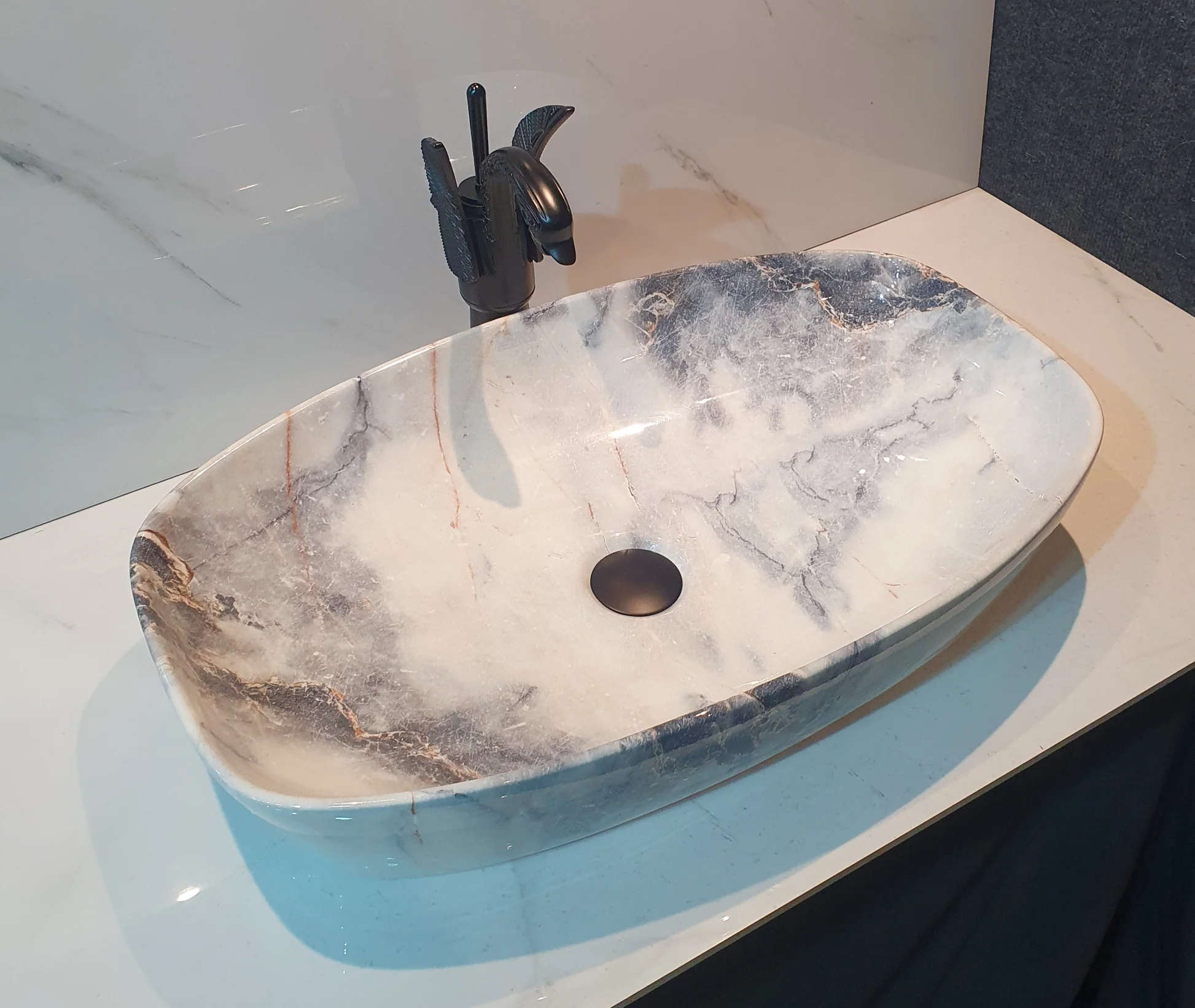 روشویی سنگی لاکچری مناسب دکوراسیون های خاص