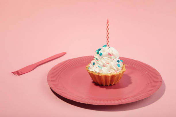 بشقاب یکبار مصرف تولد طرح فانتزی رنگ‌ بندی شاد پذیرایی