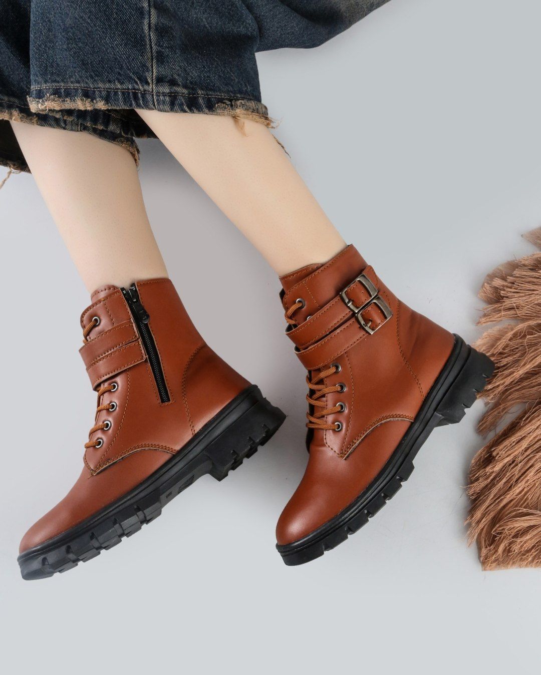 نیم بوت سگک دار بغل زیپ زنانه + عمده