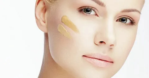 کرم پودر پوست خشک انتخابی مناسب برای پوست ‌های کم ‌آب