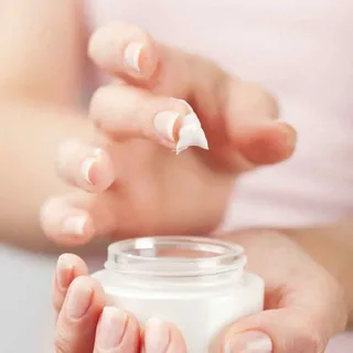 کرم مرطوب کننده پوست چرب سبک و بدون ایجاد برق