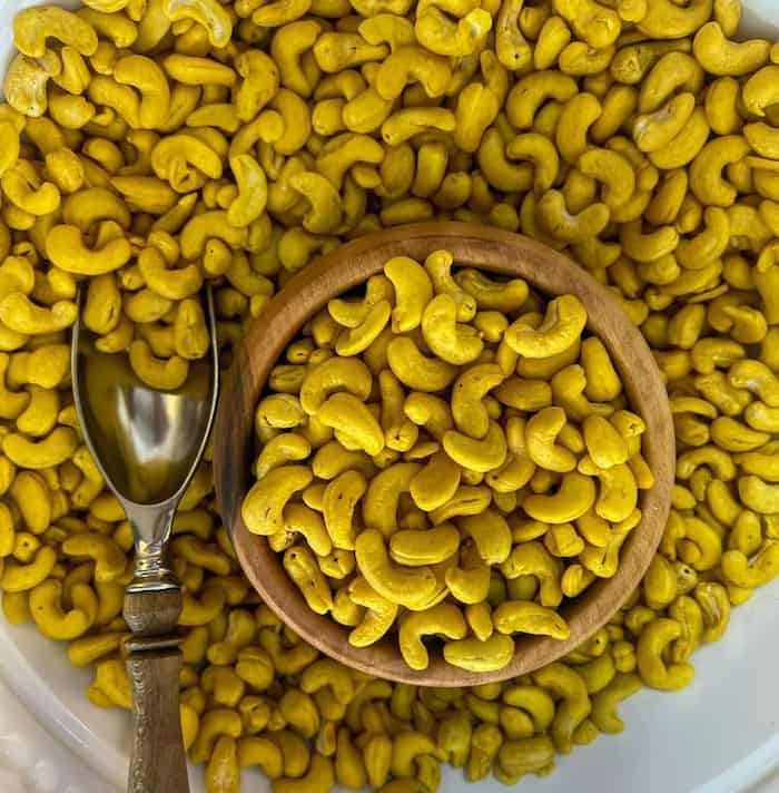 بادام هندی زعفرانی با عطر فوق‌ العاده + کیفیت عالی و قیمت مناسب