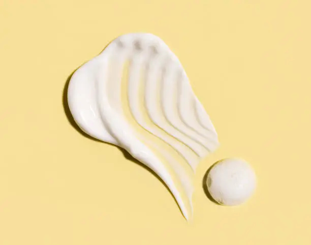 کرم پوست مرغی نرم ‌کننده و باز سازی ‌کننده سطح پوست