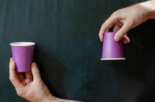 لیوان یکبار مصرف کاغذی کوچک طراحی مینیمال و حمل آسان