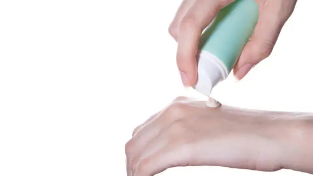 کرم ترمیم کننده پوست خاصیت بازسازی سریع