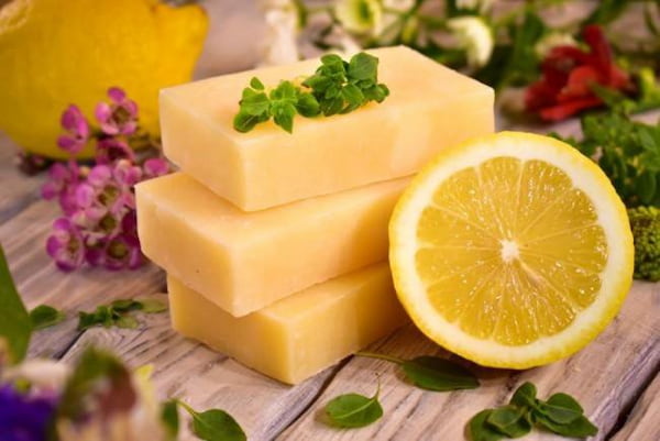 صابون طبیعی لیمو با خواص نرم کنندگی برای پوست های حساس