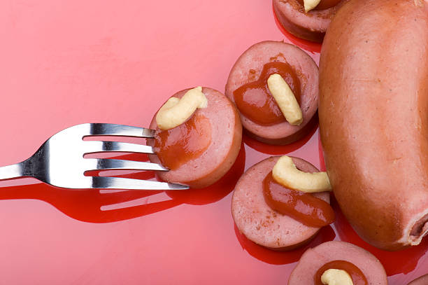 سوسیس مرغ خوش‌ طعم از گوشت مرغ با بافت نرم و پخت آسان