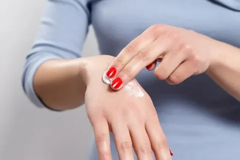 کرم پوست دست خشک برای لطافت طولانی‌ مدت