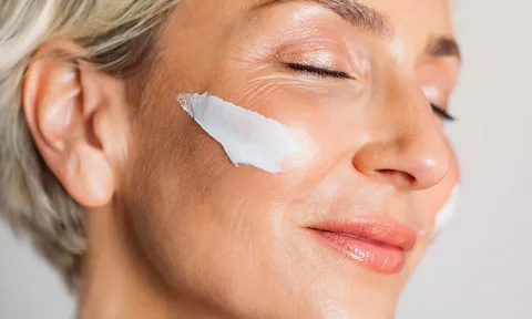 کرم پوست صورت مغذی و مرطوب‌ کننده