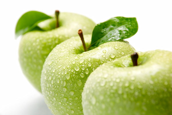 سیب درختی سبز تازه و آبدار در بسته بندی های متنوع