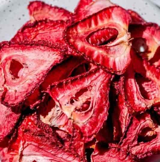 توت فرنگی خشک تازه و خوش‌ رنگ ممتاز بسیار باکیفیت