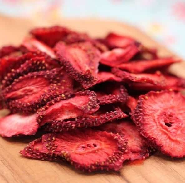 تصویر 1 از توت فرنگی خشک تازه و خوش‌ رنگ ممتاز بسیار با کیفیت و قیمت مناسب