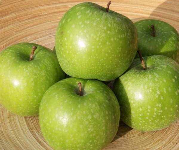 تصویر 2 از سیب درختی دزفول سالم و مقوی برای میان وعده ها