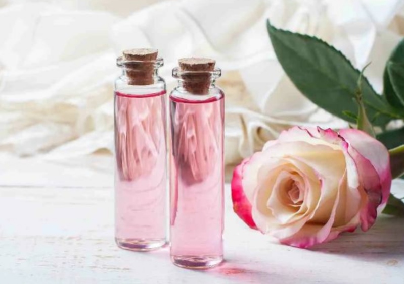 تصویر 1 از گلاب ربیع سبک و خوش‌ عطر برای نوشیدنی‌ ها