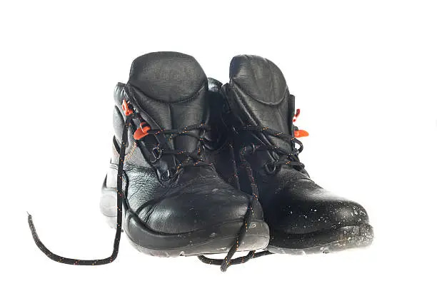 کفش ایمنی عایق حرارت ساخته شده برای محیط‌ های داغ