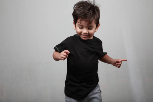 تصویر 3 از پیراهن بچگانه مشکی استایل خاص با دوخت تمیز و جذاب